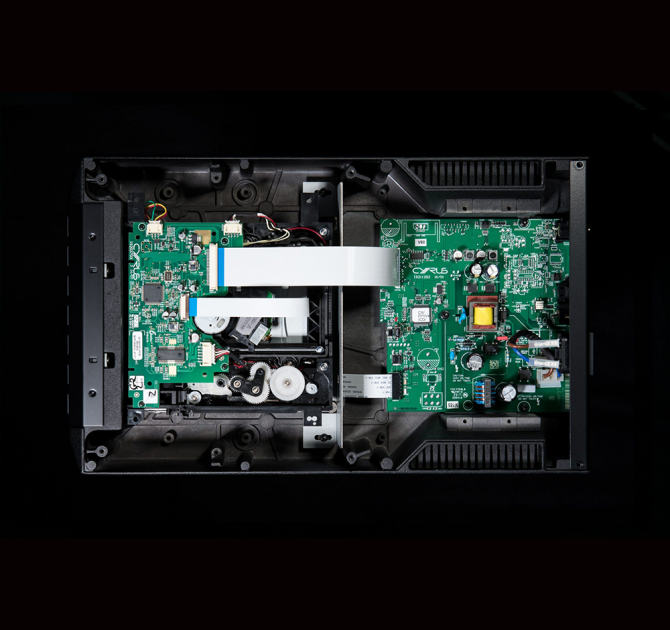 Cyrus CD T CD Transport view of the internal circuitry.