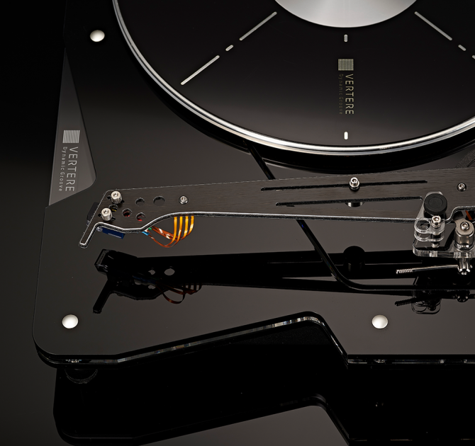 Vertere DG-1 Dynamic Groove Record Player close-up