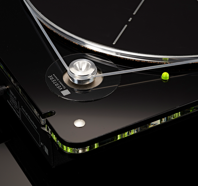 Vertere DG-1 Dynamic Groove Record Player close-up