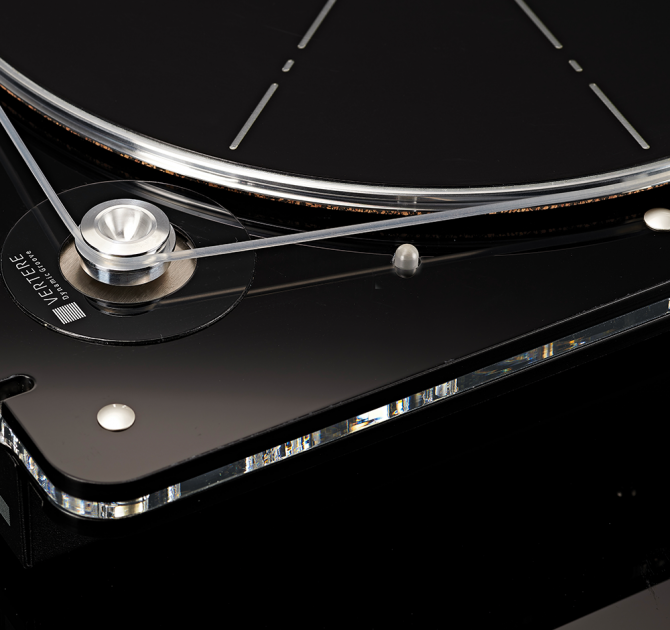 Vertere DG-1 Dynamic Groove Record Player close-up