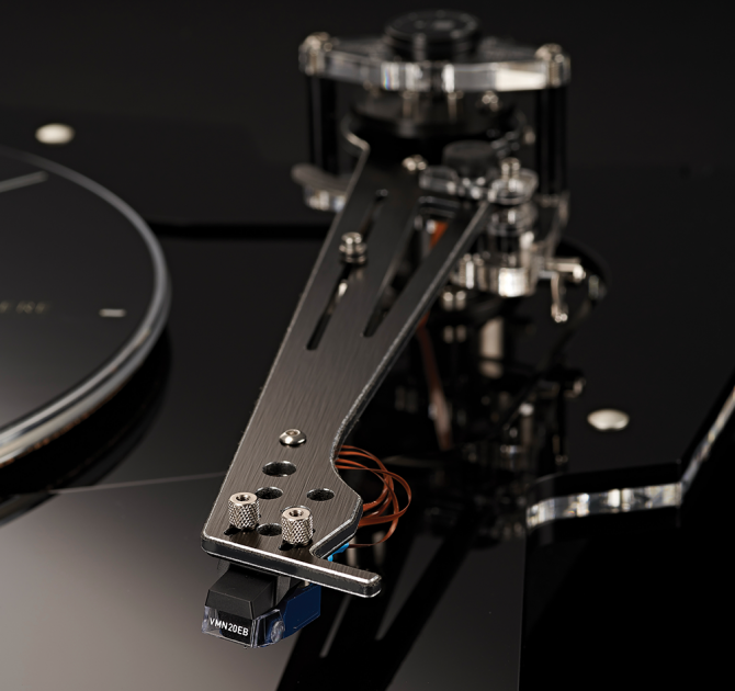 Vertere DG-1 Dynamic Groove Record Player close-up