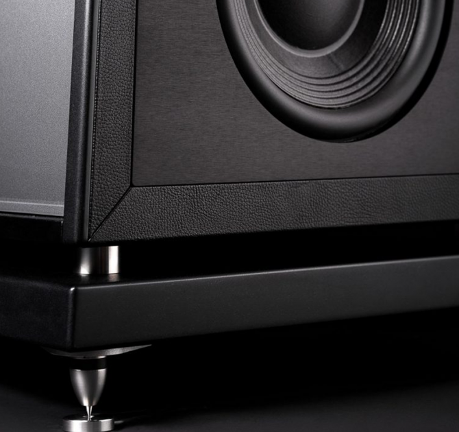 Rosso Fiorentino Florentia Loudspeaker close-up