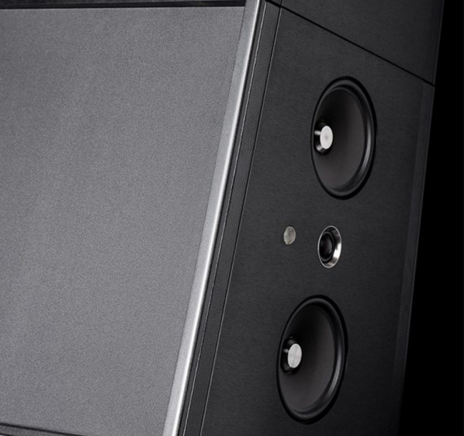 Rosso Fiorentino Florentia Loudspeaker close-up