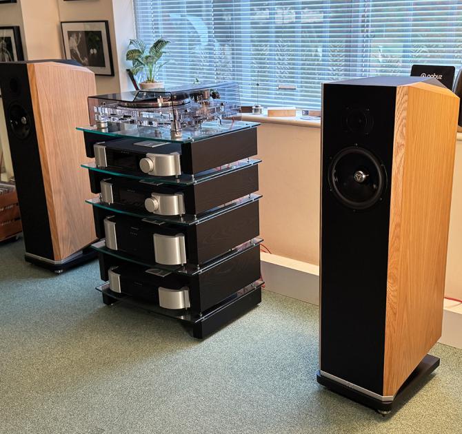 Ex-Demo Kudos Titan 707 - Oak