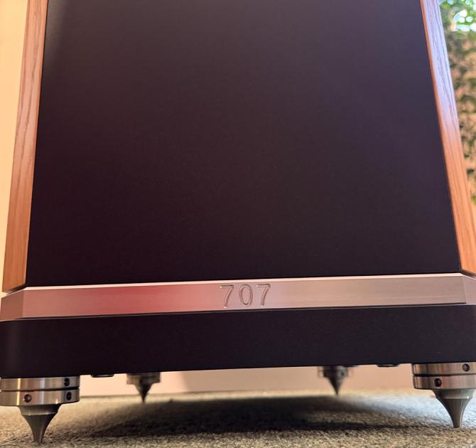 Ex-Demo Kudos Titan 707 - Oak