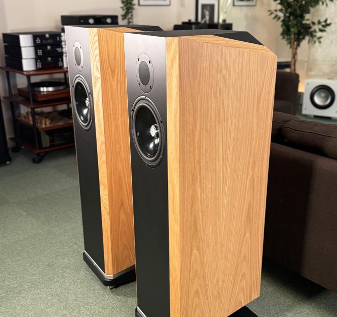 Ex-Demo Kudos Titan 707 - Oak