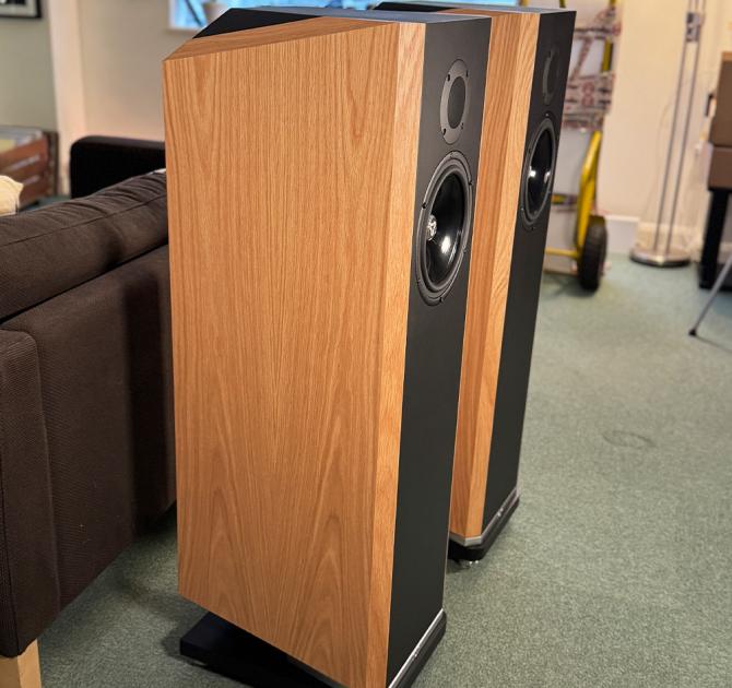 Ex-Demo Kudos Titan 707 - Oak
