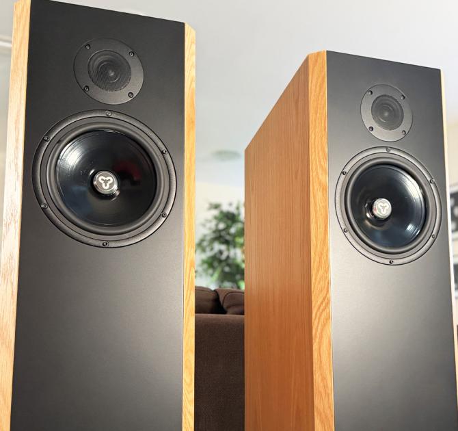 Ex-Demo Kudos Titan 707 - Oak
