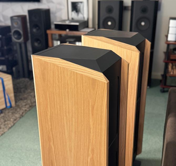 Ex-Demo Kudos Titan 707 - Oak