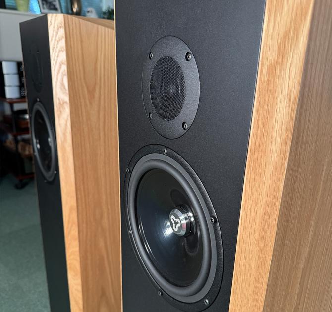 Ex-Demo Kudos Titan 707 - Oak