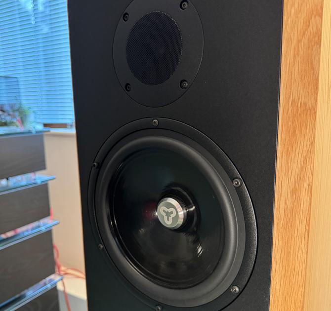Ex-Demo Kudos Titan 707 - Oak
