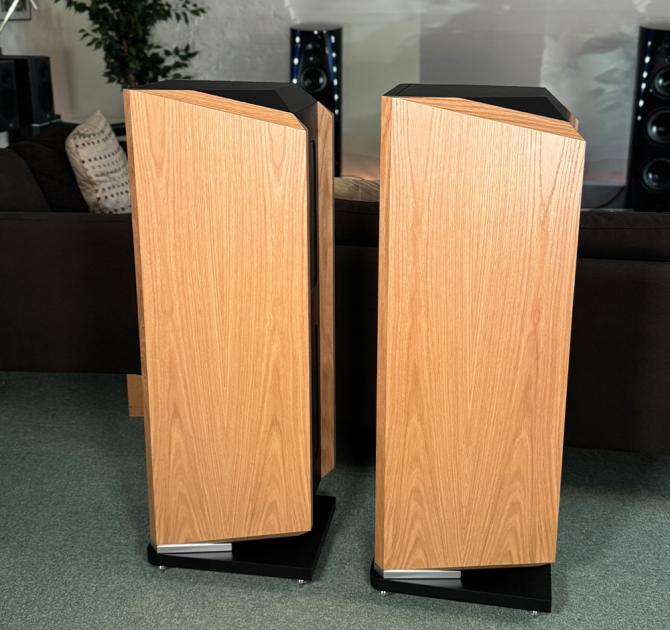 Ex-Demo Kudos Titan 707 - Oak