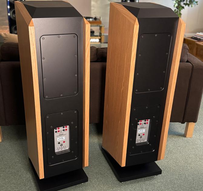 Ex-Demo Kudos Titan 707 - Oak