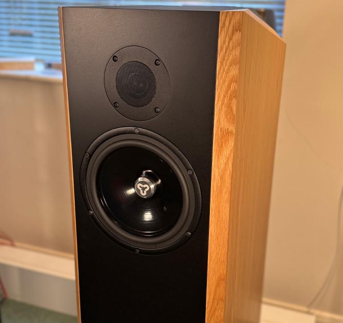 Ex-Demo Kudos Titan 707 - Oak
