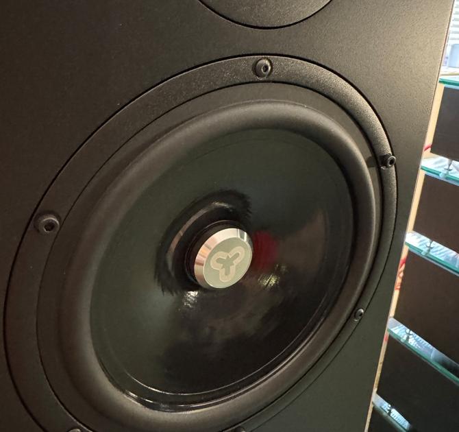 Ex-Demo Kudos Titan 707 - Oak
