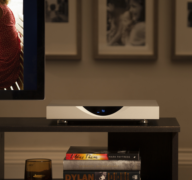 Linn Klimax DSM next to a television.