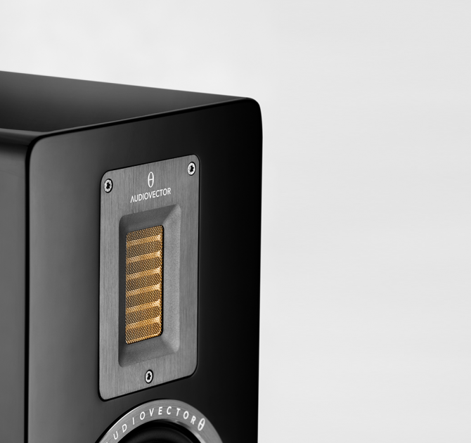 Audiovector QR5 in black - close-up of the top 