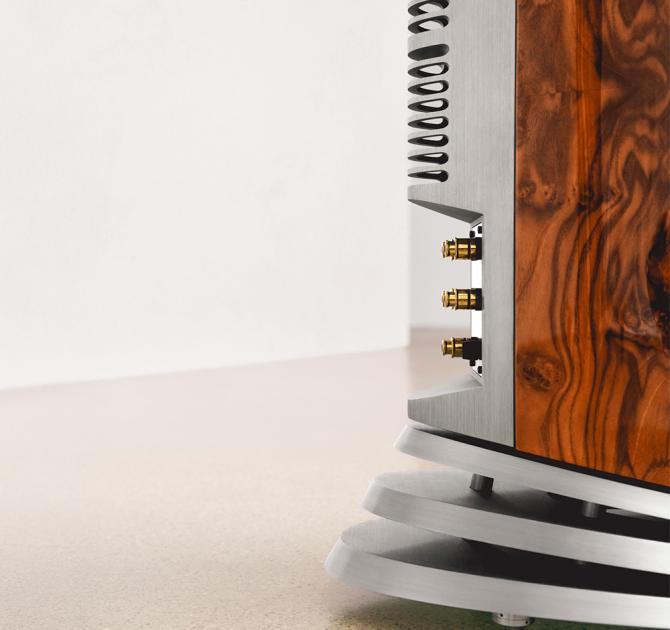 Audiovector R10 Arreté Loudspeaker - view of the bottom section of the speaker