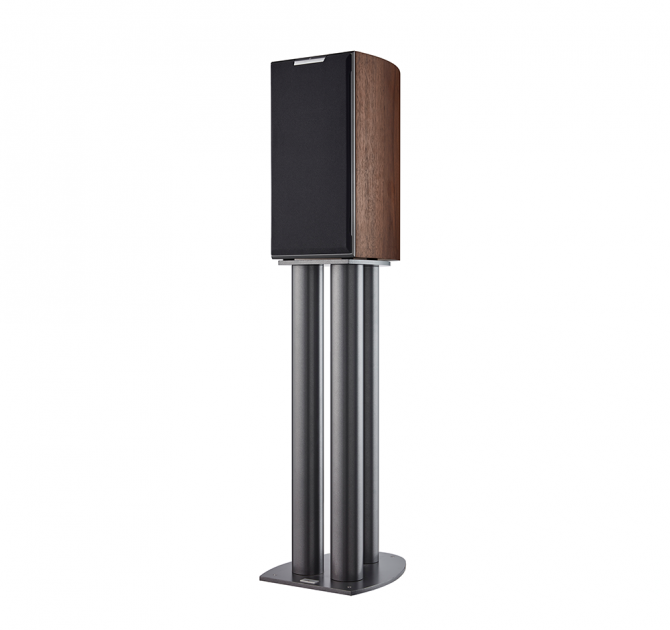Audiovector R1 Arreté in italian walnut with grille