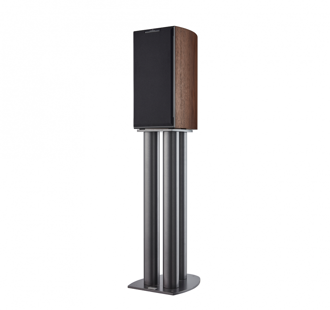 Audiovector R1 Avantgarde in italian walnut with grille on