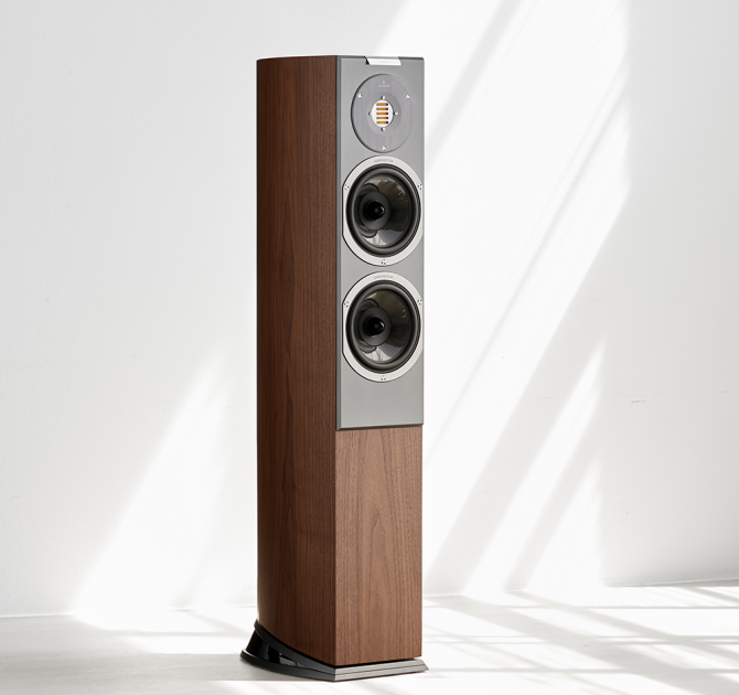 Audiovector R3 Arreté in Italian Walnut