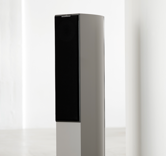 Audiovector R3 Signature in custom colour with grille