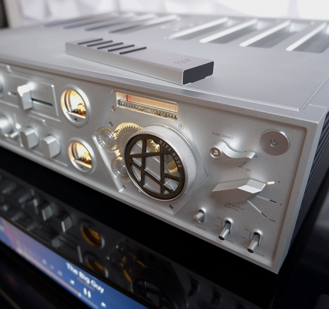 HiFi Rose RA180 view of the right side of the front panel