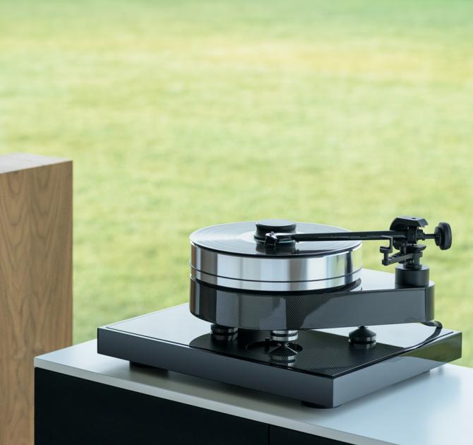 Project RPM 10 Carbon Turntable