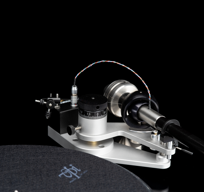 VPI Signature 21 Turntable.  Close-up of the tonearm connection