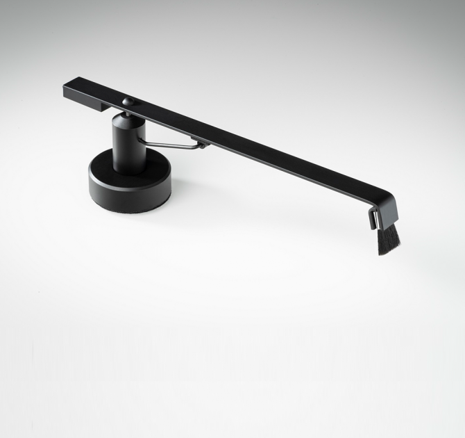 Project Sweep-IT E Real-time vinyl brush in black