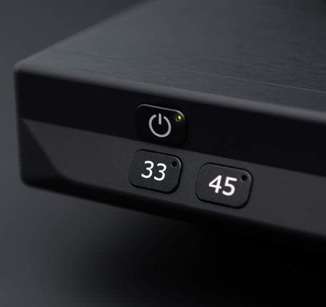 Cyrus TTP Turntable close-up of the power and speed buttons