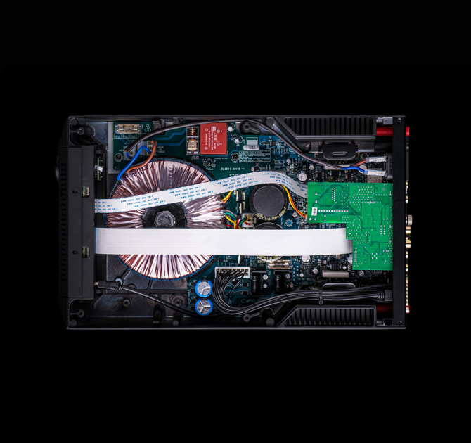 Cyrus i9-XR Integrated Amplifier inside view