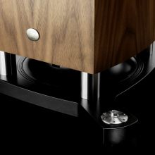 Linn Akubarik Exakt Loudspeaker - close-up of the front of the base