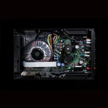 Cyrus X Power Amplifier view of the inside circuitry.