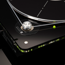 Vertere DG-1 Dynamic Groove Record Player close-up