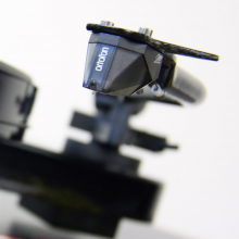 Project RPM 3 Carbon - Turntable close-up of the cartridge.