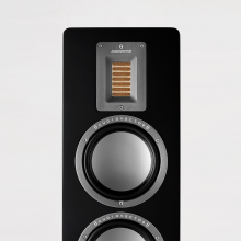 Audiovector QR5 in black - close-up