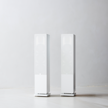 Audiovector QR5 pair in white with grilles on