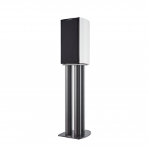 Audiovector R1 Avantgarde in white with grille on