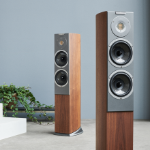 Audiovector R3 Arreté pair, one in front of the other
