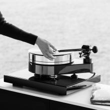 Project RPM 10 Carbon Turntable