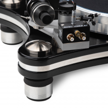 VPI Signature 21 Turntable.  corner close-up