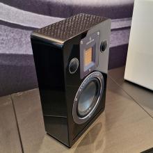 Audiovector QR Wall in black on a table